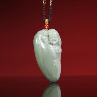 和田玉沙枣青《财神》把件 重量:99.13 g 尺寸:7.4x4.3x2.2cm 带有青